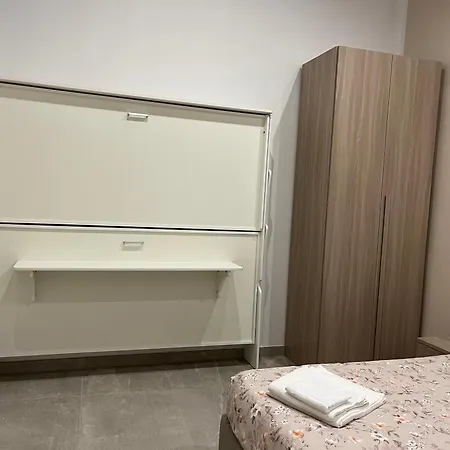 Neapolis Francy Vesuvio Konukevi